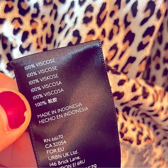 Urban Outfitters animal print crop blouse raw edges cut outs medium M - Picture 11 of 11